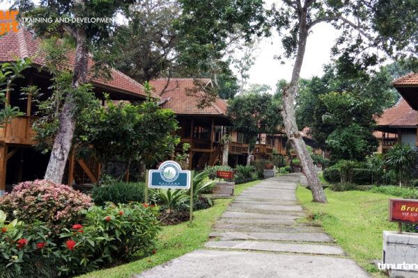 Ubaya Training Center UTC: Fasilitas dan Program