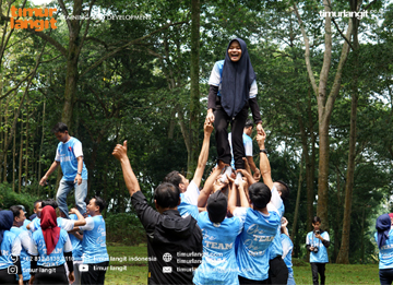 outbound untuk membangun tim solid manfaat outbound untuk perusahaan manfaat team building perusahaan team building perusahaan paket outbound perusahaan